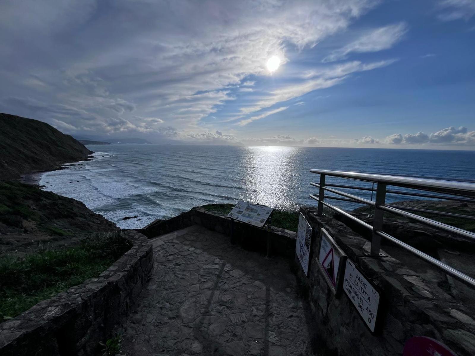 Tu Refugio Junto Al Mar Te Espera Disfruta Final Europa League Apartment Barrika Bagian luar foto