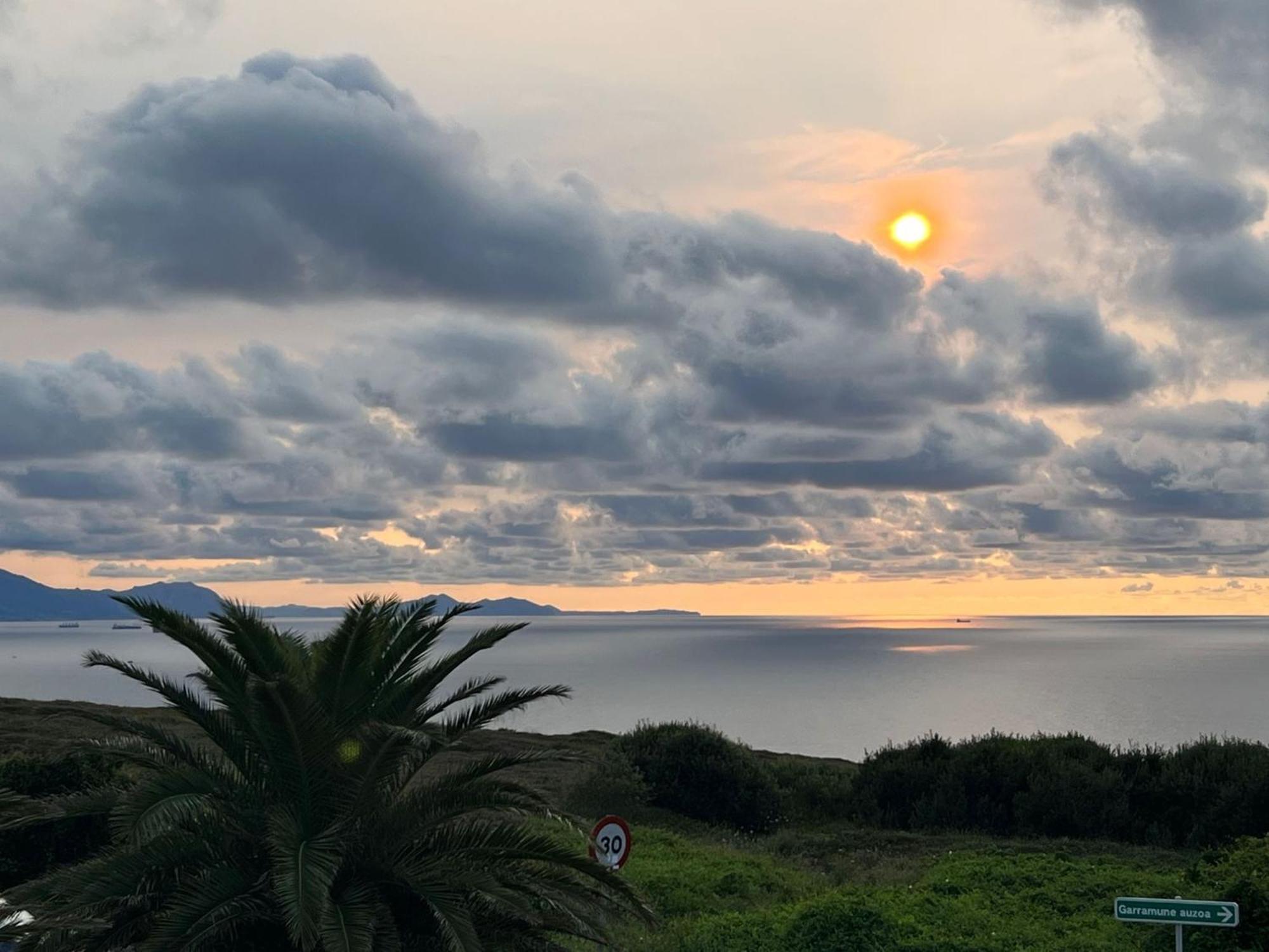 Tu Refugio Junto Al Mar Te Espera Disfruta Final Europa League Apartment Barrika Bagian luar foto